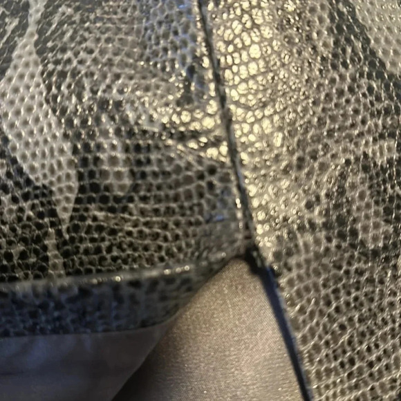 Liz Claiborne leather skirt. Size 10. - Picture 6 of 6